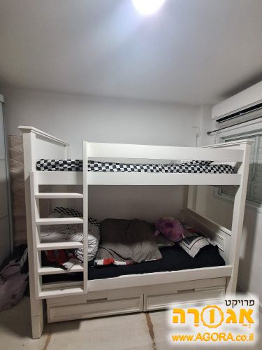 מיטת קומותיים נפתחת עם מגירות
