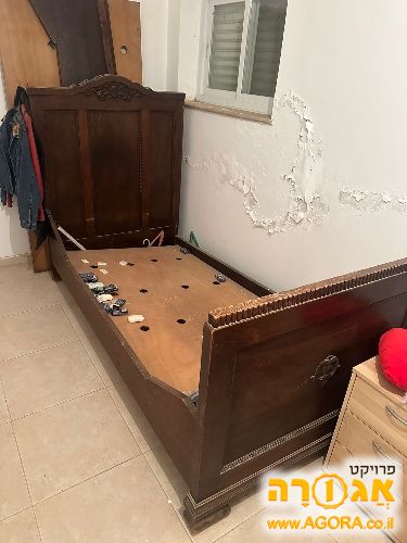 מיטה עתיקה