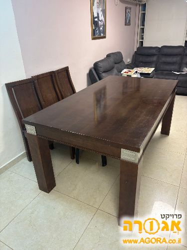 שולחן גדול