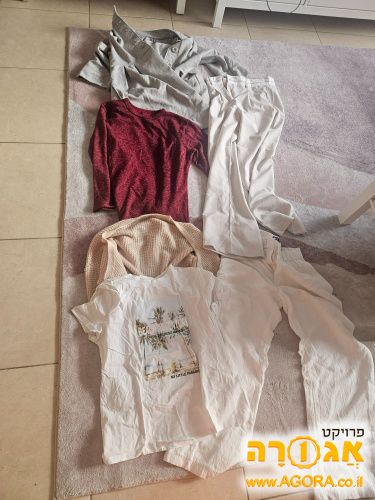 מגוון בגדי נשים