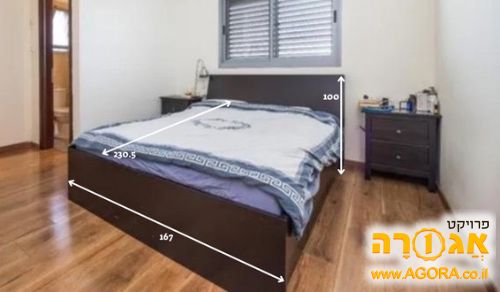 מיטה זוגית עם ראש מיטה ללא מזרן
