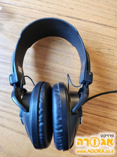 אוזניות גדולות