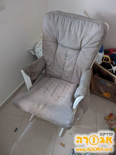 כורסאת הנקה מתנדנדת