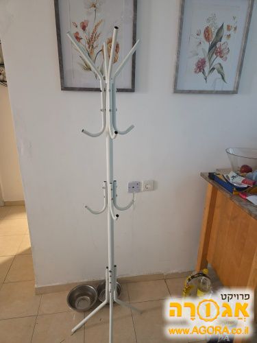 מתלה בגדים