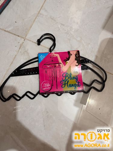 מתלה לתכשיטים בצורת קולב ממתכת