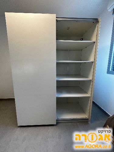 ארון בגדים