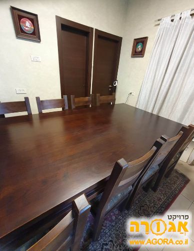 שולחן אוכל נפתח עם 8 כסאות