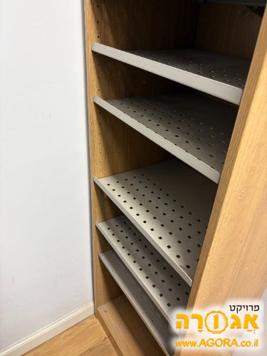 ארון פתוח של איקאה (טוב לנעליים)