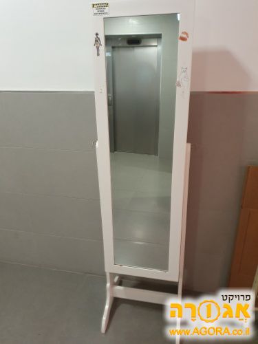 ארון מראה
