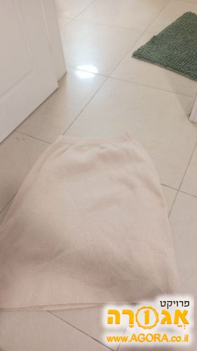 חצאית סריג בז' לנשים מידה L