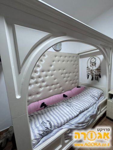 מיטת אפיריון לנערה