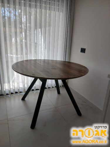 שולחן עגול