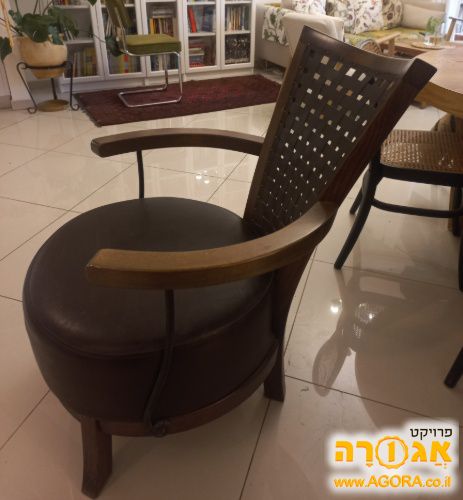 כורסה מעור