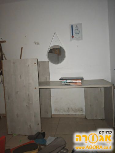 שולחן כתיבה רחב