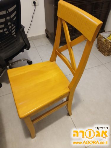 4 כסאות