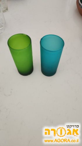 כוסות שתיה צבעוניות