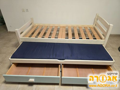 שתי מיטות יחיד\נוער+4 מזרונים