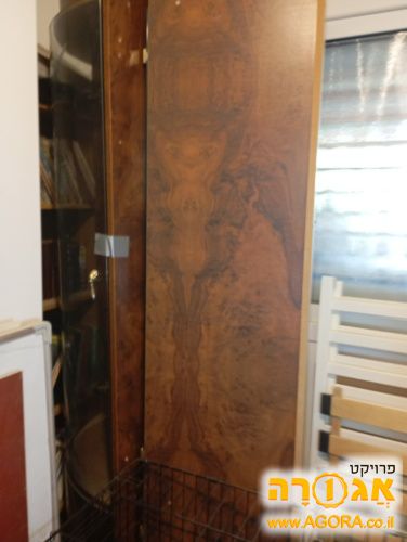 ויטרינה פינתית זכוכית
