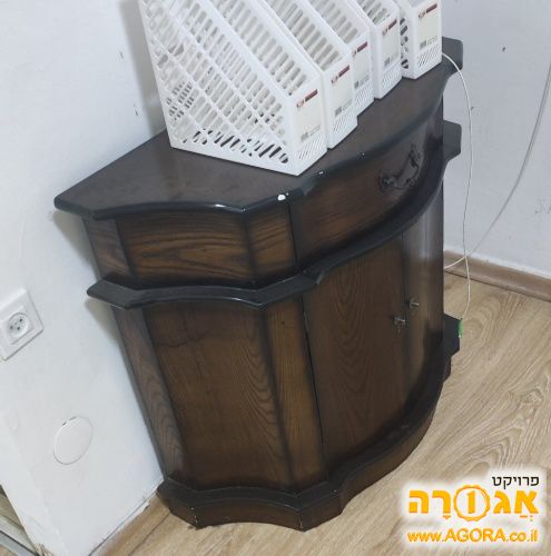 שידה קטנה עץ מלא לטלוויזה