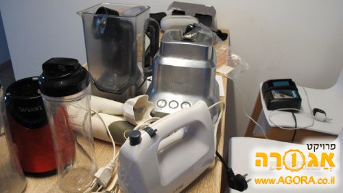 סט של כמה מערבלי מזון ומיקסרים