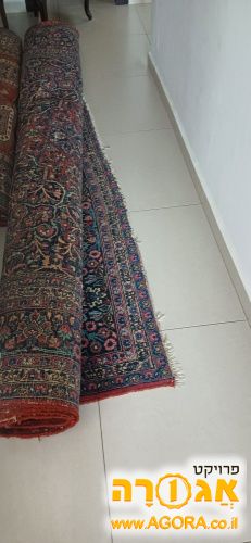 שטיח פרסי 4×4 עם קצת חורים. בן 100 שנה