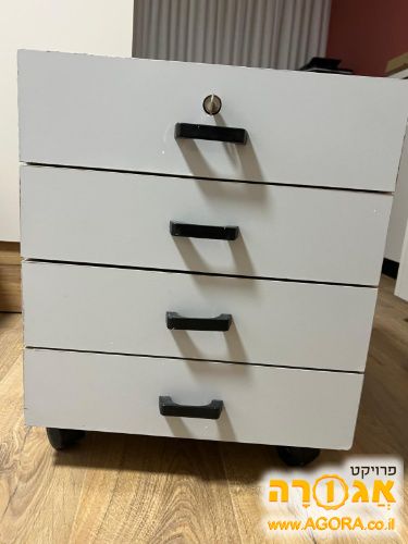 שידת מגירות אפורה