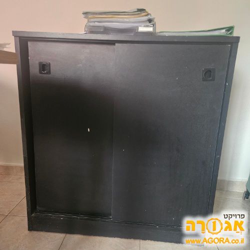 כוננית הזזה שחורה