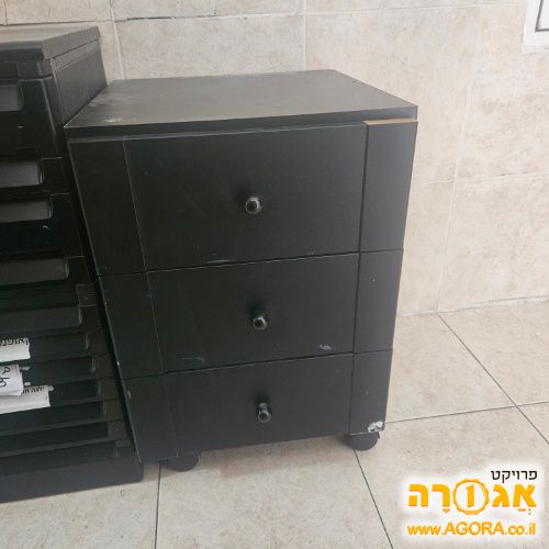 שידת מגירות שחורה