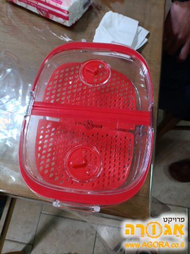 קופסא עם סינון נוזלים