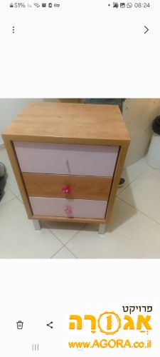 שידה עם מגירות ורודה