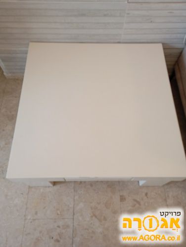 שולחן סלון עץ בצבע שמנת