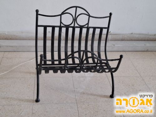 מעמד מתכת לעיתונים