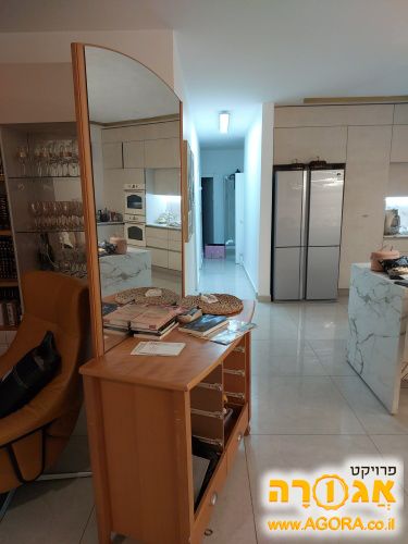 שידת איפור עץ אורן מלא מצב טוב