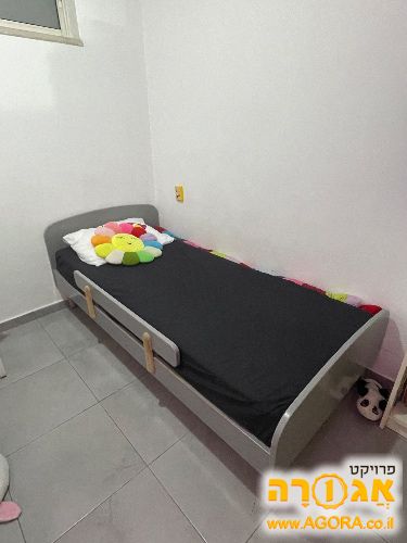 מיטת יחיד ומזרון
