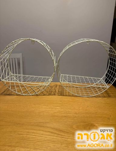 מדפים לתלייה על הקיר