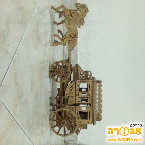 כרכרה מעץ