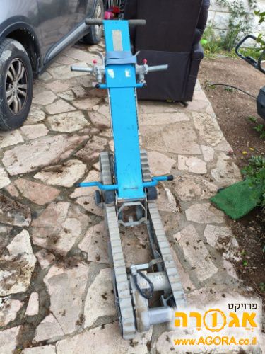 זחל להעלאת כסא גלגלים במדרגות