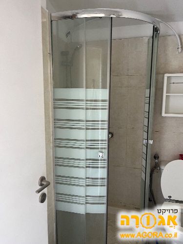 תא מקלחון כולל אגן קרמיקה