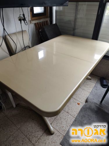 שולחן