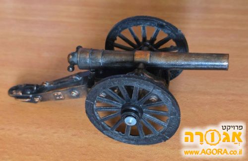 פסלון תותח עם מחדד עפרונות
