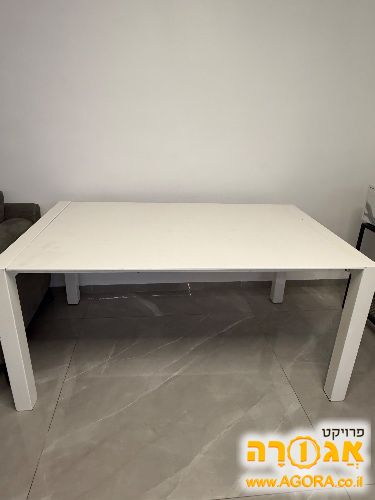 שולחן אוכל