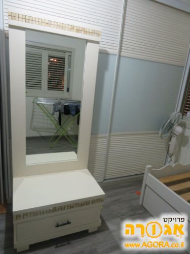 מראה+מגירה למטה