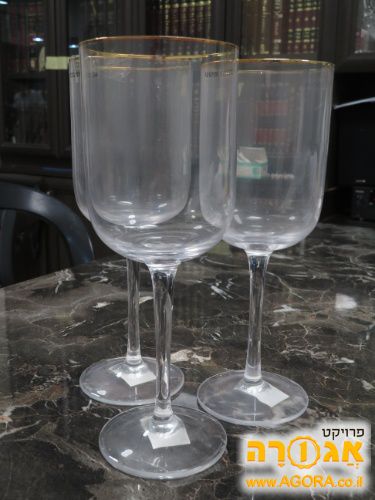 כוסות זכוכית גבוהות