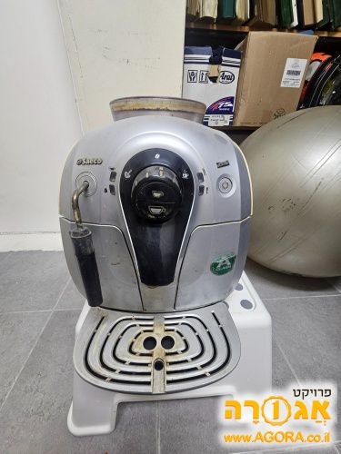 מכונת קפה טוחנת ומקציפה