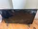 שידה טלויזיה ולוח מחיק