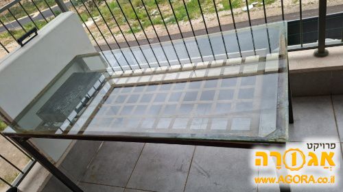 שולחן זכוכית