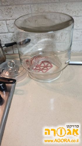 צנצנת זכוכית גדולה