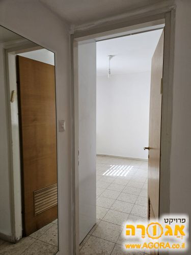 דלתות