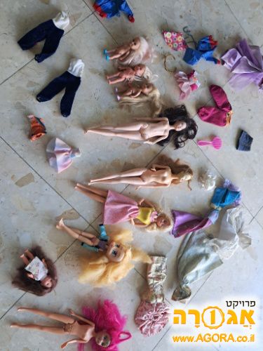 מספר בובות ופרטי לבוש שלהן