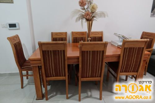 למסירה היום! שולחן ושמונה כסאות לסלון